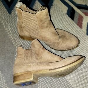 💯💯Heeled ankle boots size 6.5 beige tan